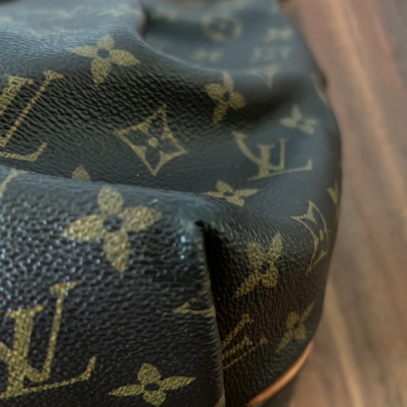 Louis Vuitton Monogram LV Turenne - Picture 9 of 16